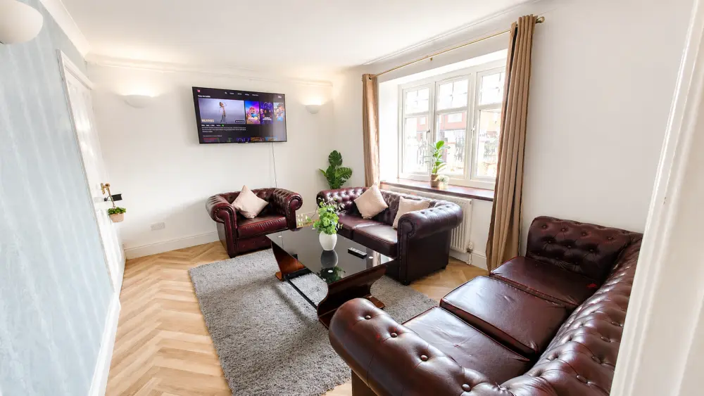 Birmingham 5 Bed contractor home fully equipped, access to M5/M6