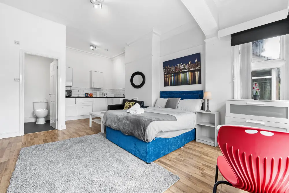8 studio apartment in Leeds 