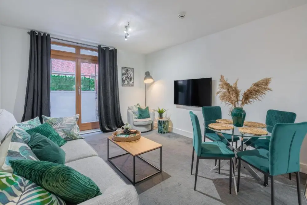 Mailbox 2-Bed Apartment | Wifi & Parking