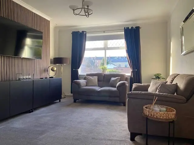 Renfrew - 3 bedroom with private parking