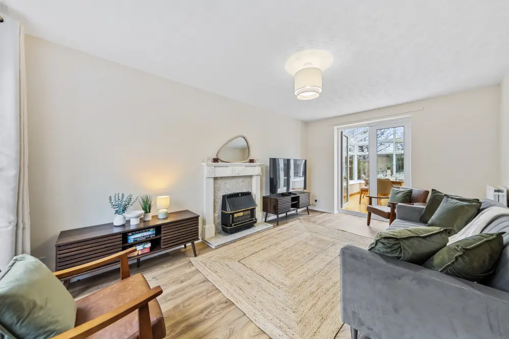Modern House w/ Garden, Fast WiFi & Free Parking, M1&M69