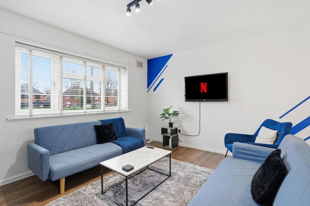 4 Bedroom House | 7 Beds | WiFi & Parking