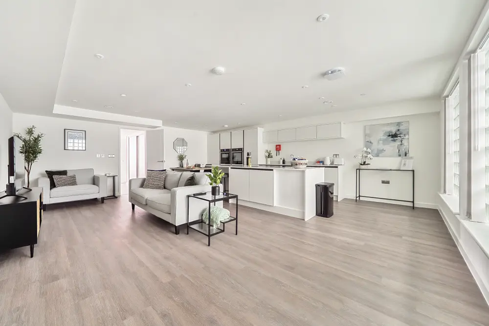 The Atria Suite | Harbour Apartment with Gym